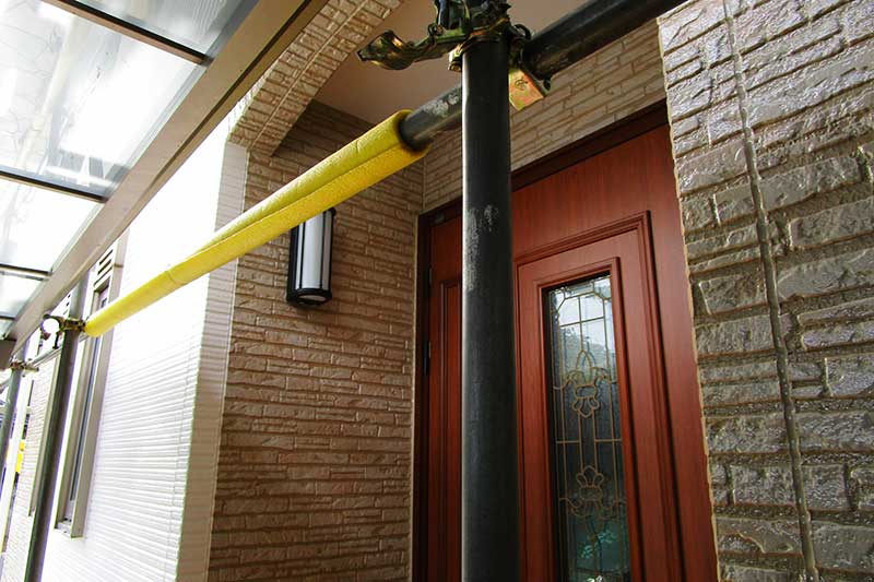 塗装後の外壁・玄関部分