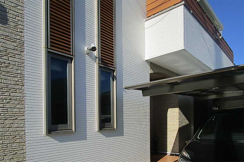 塗装後の外壁・サッシ部分