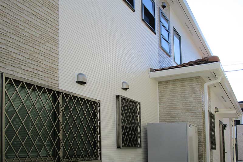 塗装後の外壁・サッシ部分