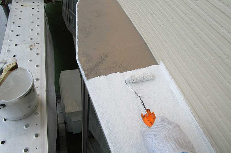 庇の錆止め塗装