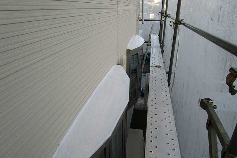 庇の錆止め塗装完了