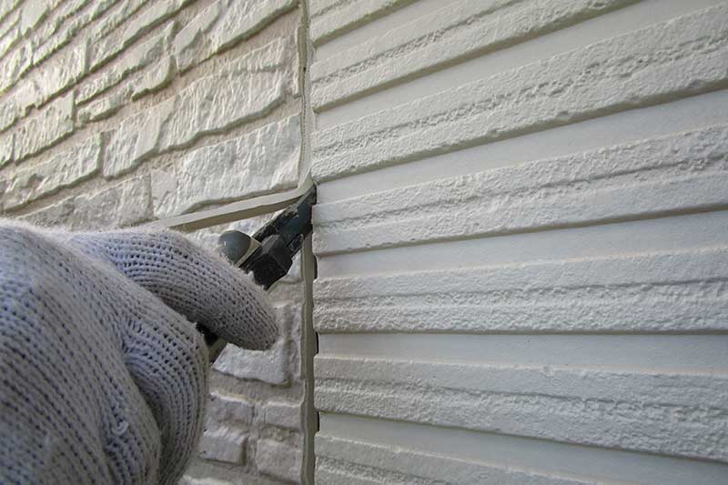 既存の目地コーキングのカット・撤去