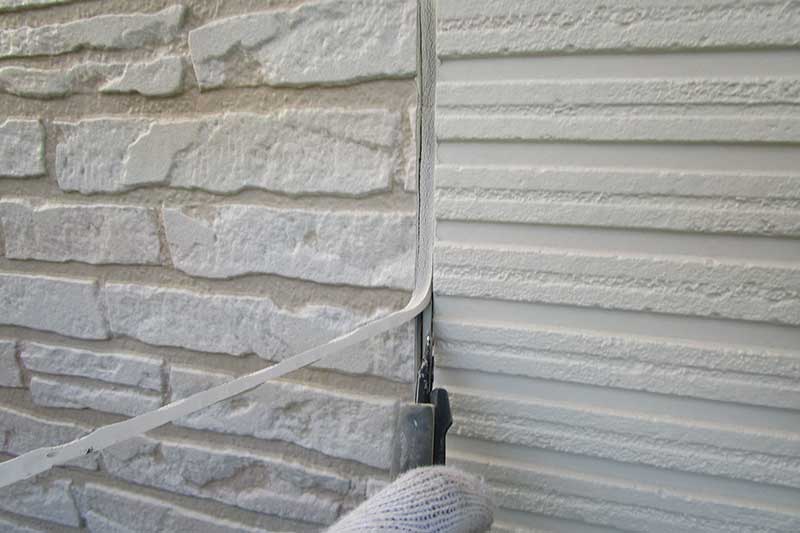 既存の目地コーキングのカット・撤去