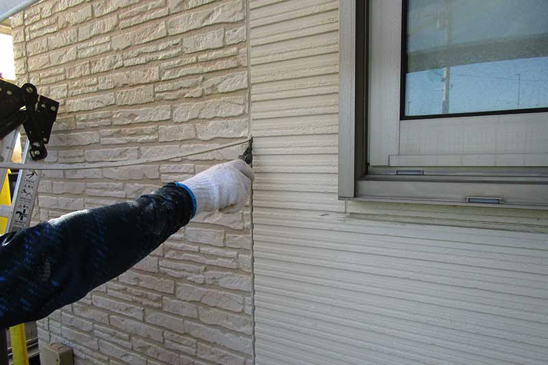 既存の目地コーキングのカット・撤去
