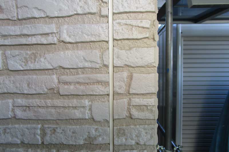 既存の目地コーキングのカット・撤去