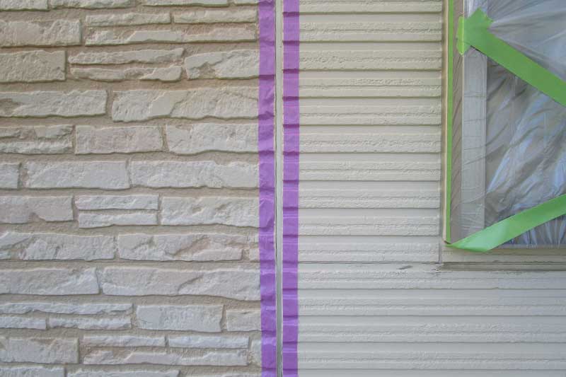 新しくサイディング目地にコーキング打ち込み