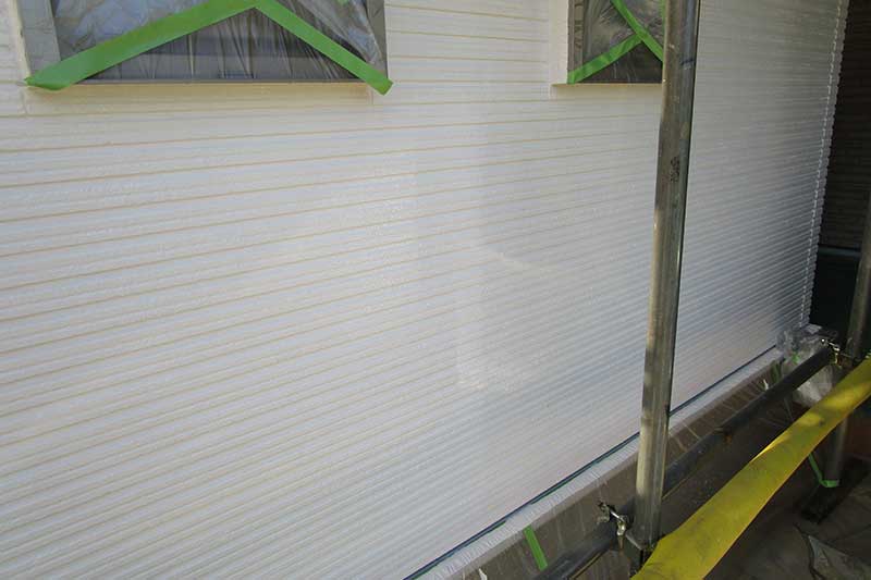 外壁の上塗り作業完了