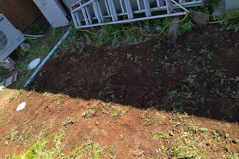掘削した土を戻した排水管・排水桝設置部分
