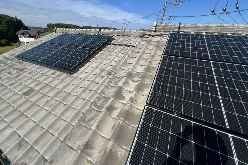 太陽光パネルを設置完了した屋根