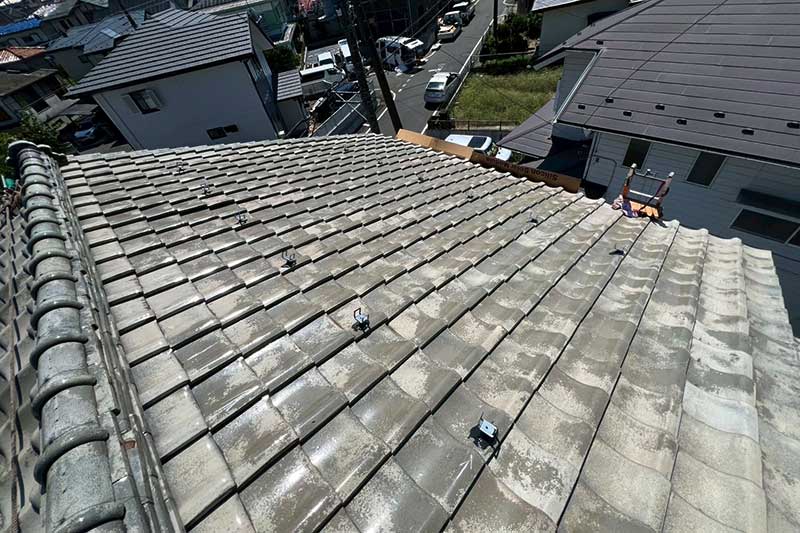 架台取付金具をアンカーに設置