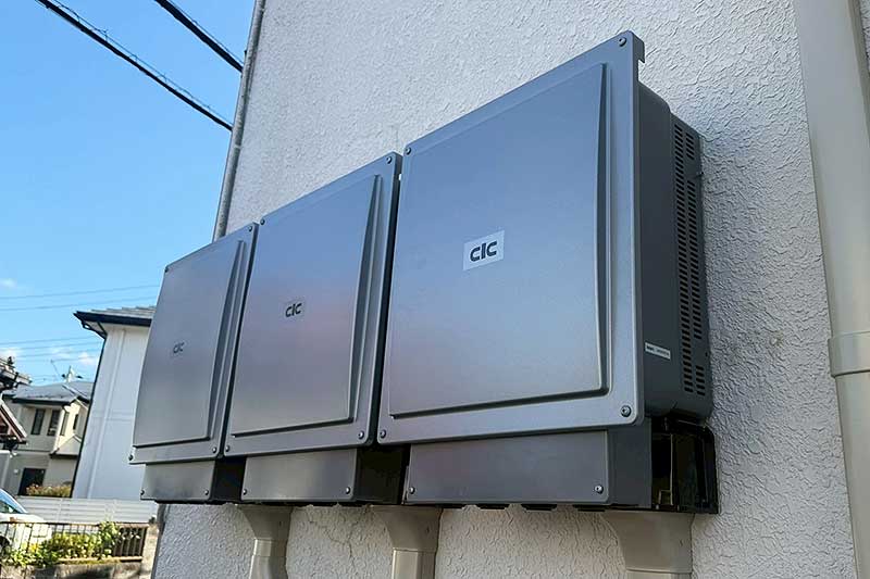 外壁に設置したパワーコンディショナー