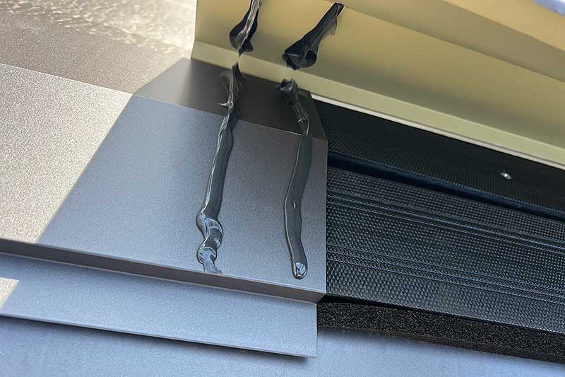 棟板金取付