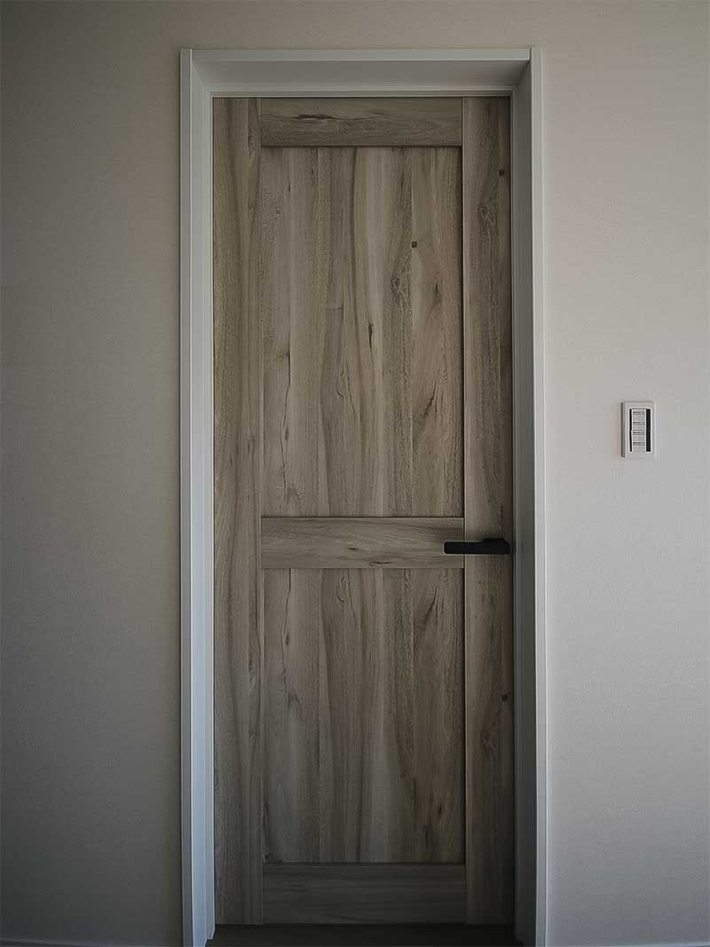 施工後のリビング建具