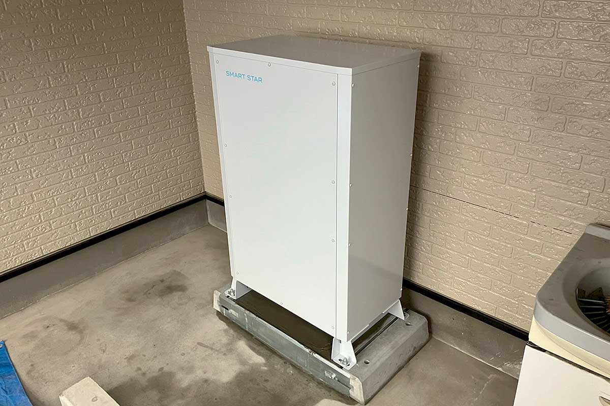 設置後の蓄電池スマートスター右斜めから