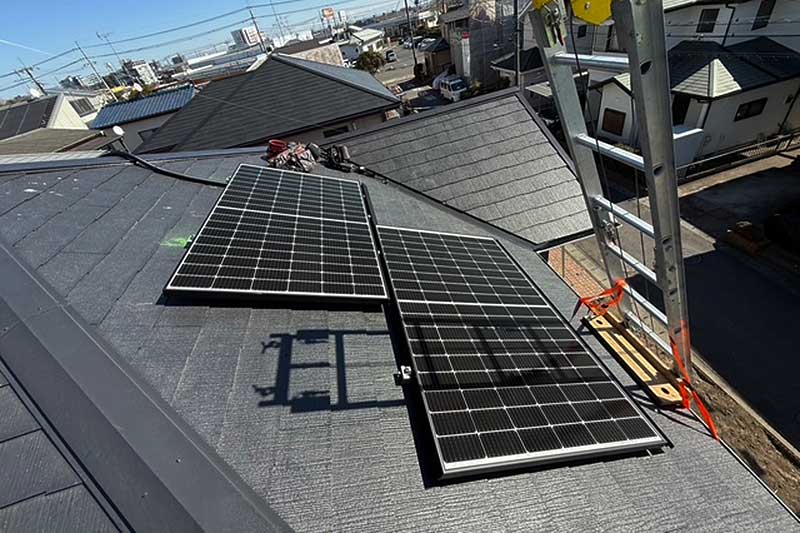 太陽光を設置したコロニアル屋根