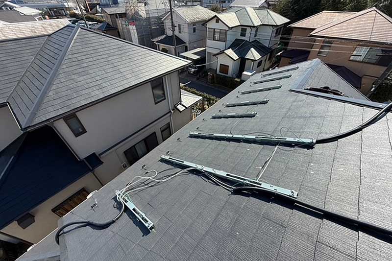 架台を設置したコロニアル屋根