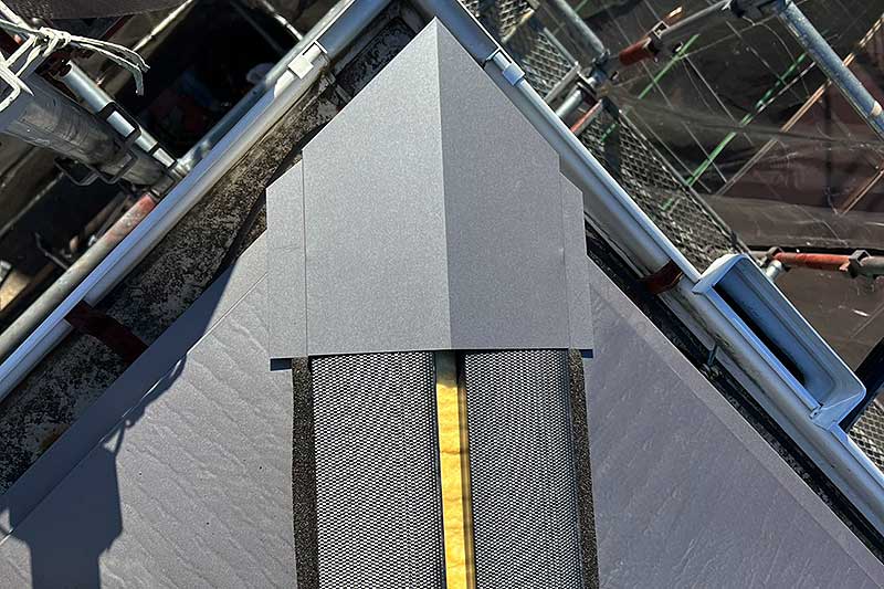 棟板金の剣先