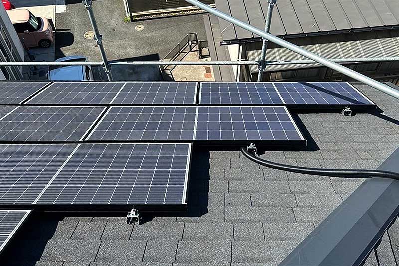 太陽光を設置したコロニアル屋根