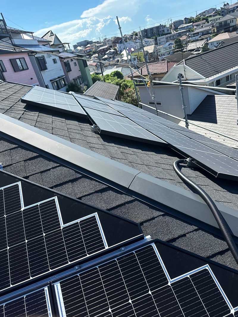 太陽光を設置したコロニアル屋根