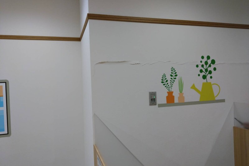 既存クロスの剥がし作業
