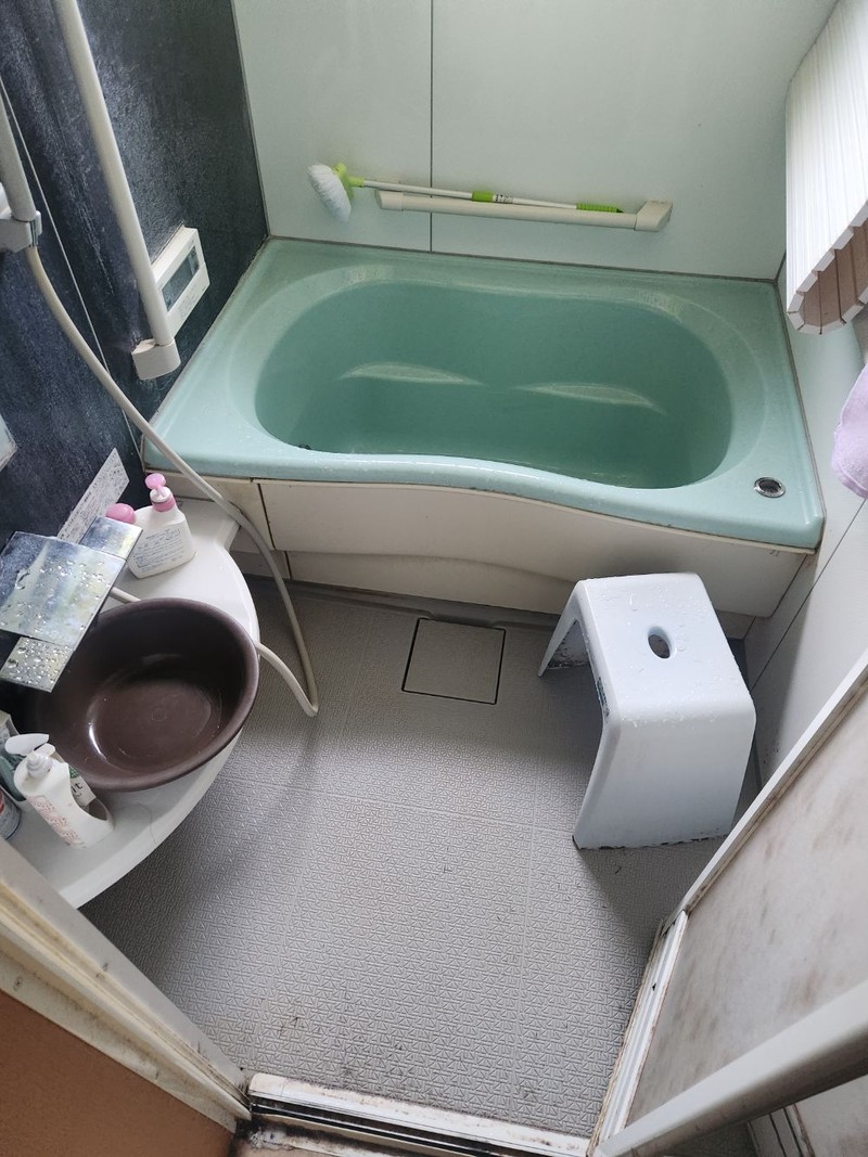 施工前のユニットバス