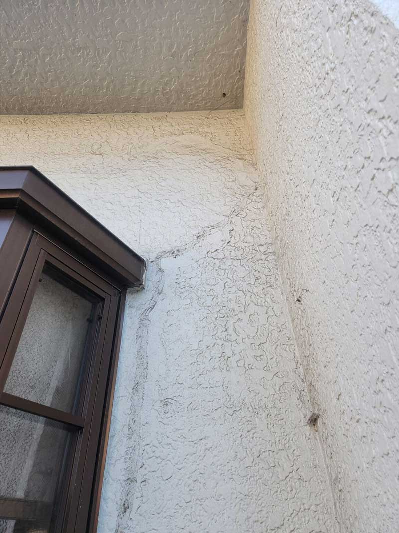 施工前の外壁サッシ廻り