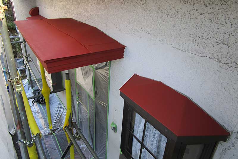 庇の錆止め塗装