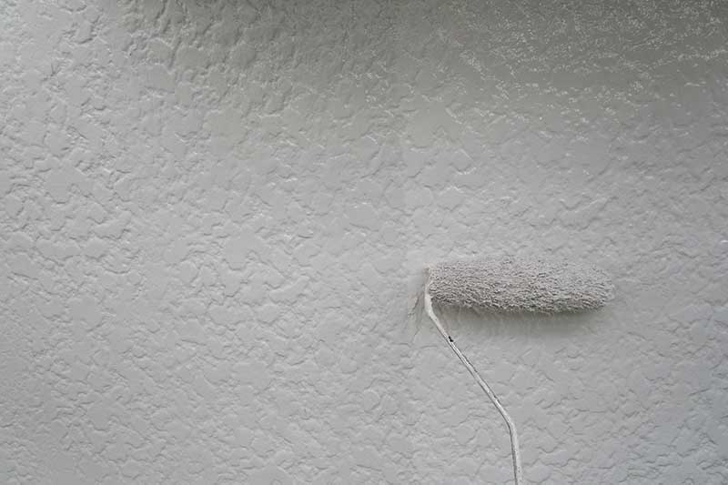 外壁の上塗り作業