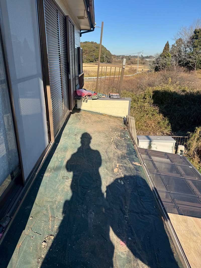既存ベランダ屋根の解体