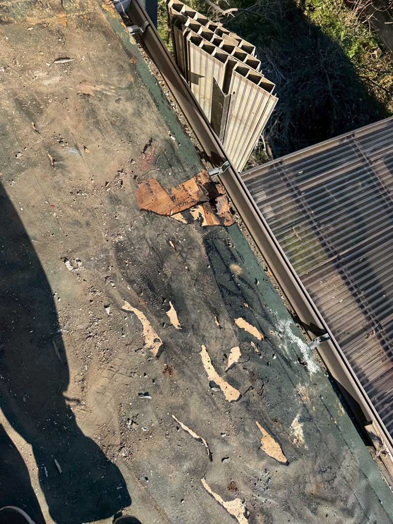 既存ベランダ屋根の解体