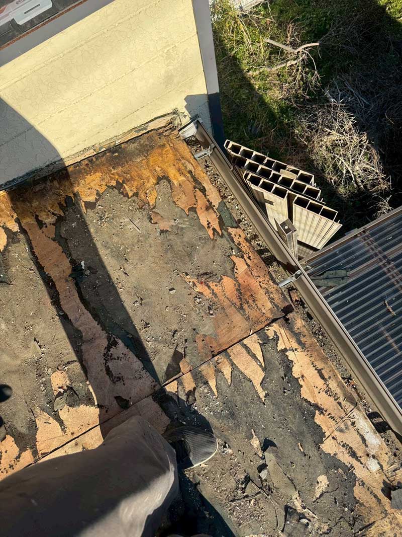 既存ベランダ屋根の解体