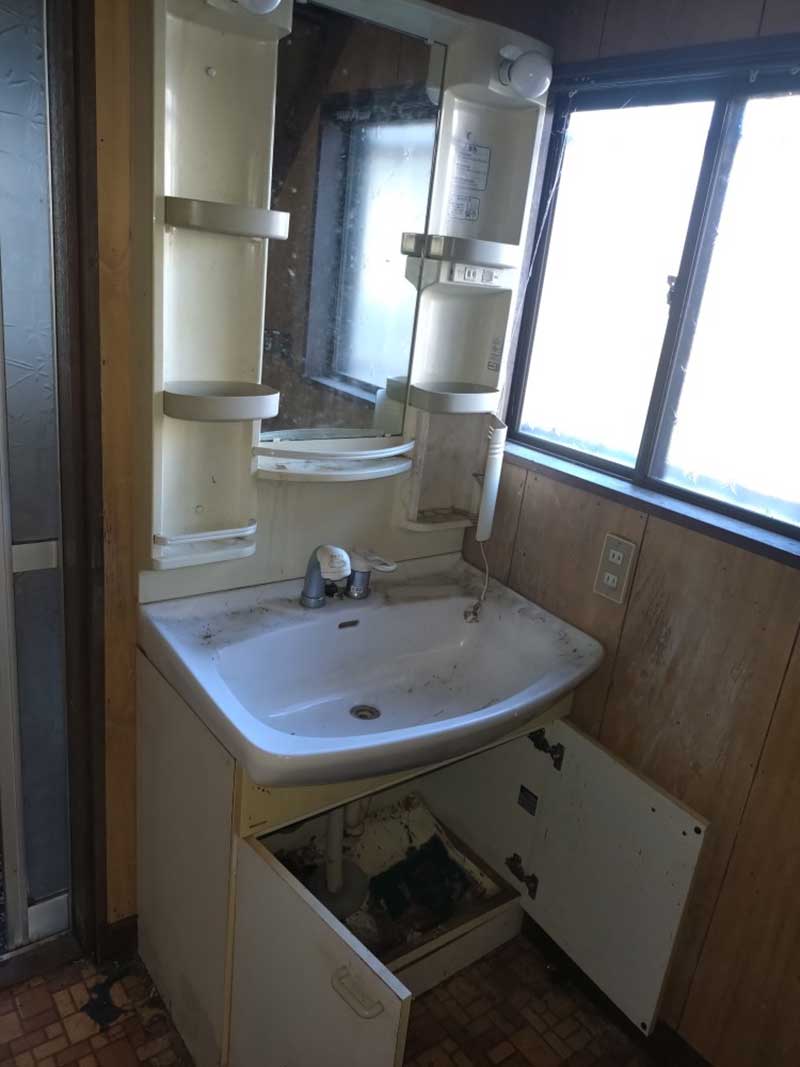 施工前の洗面台