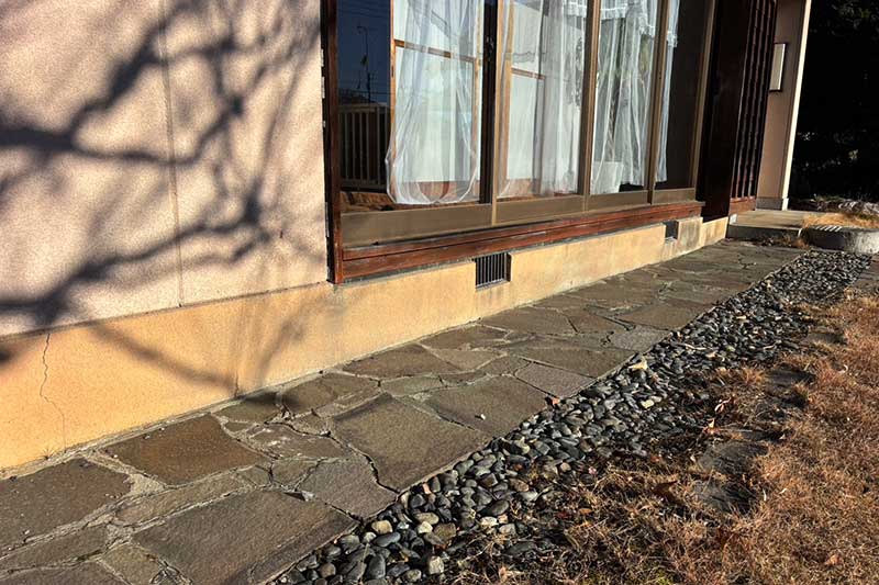 施工前の外基礎の割れ