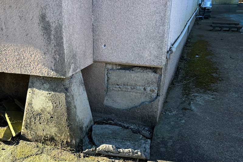 施工前の外基礎の割れ