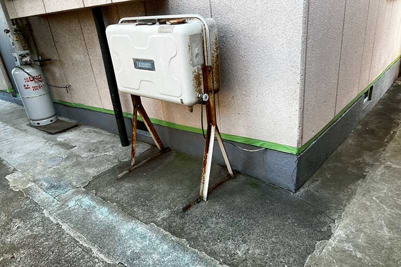 外基礎にタックダイン下塗り塗布