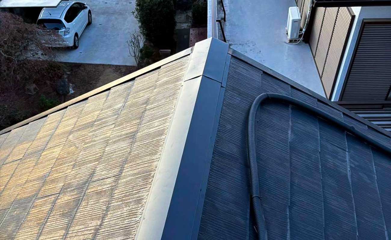 棟板金交換工事が完了した屋根