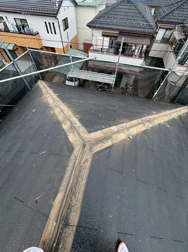 施工前の屋根の棟板金撤去