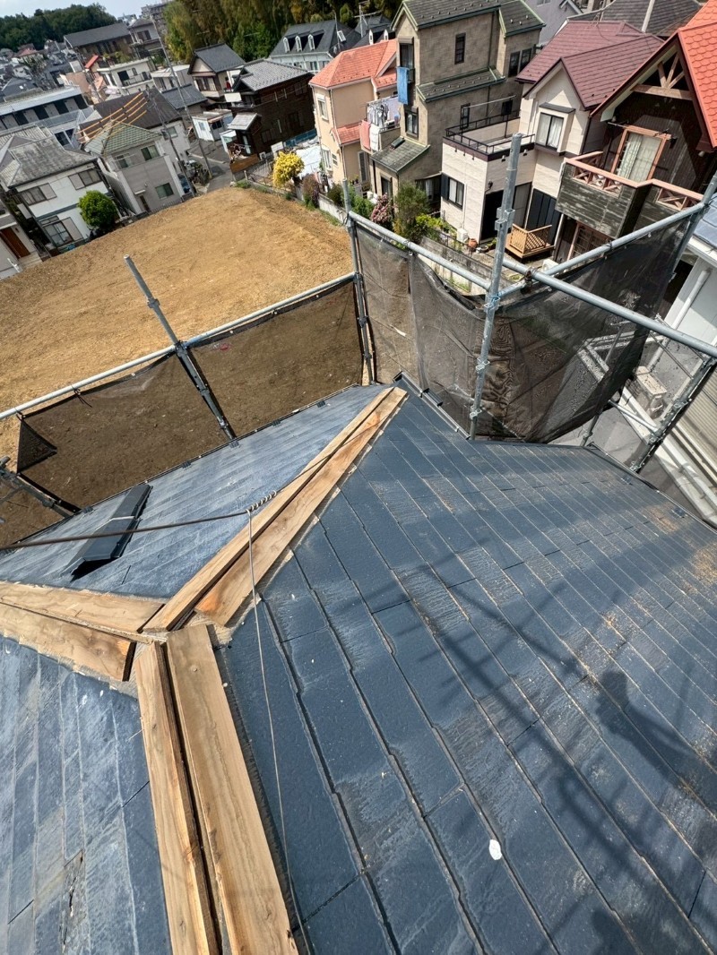 施工前の屋根の棟板金撤去