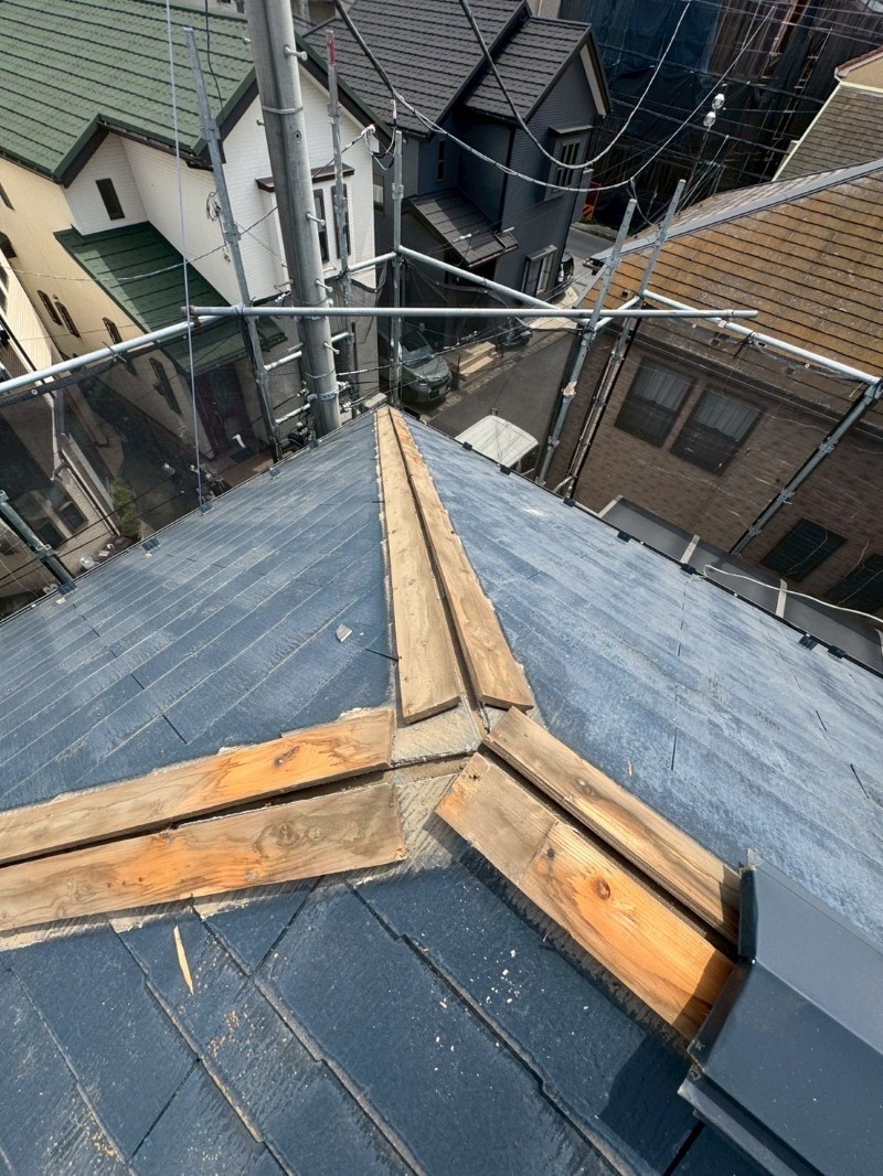 施工前の屋根の棟板金撤去