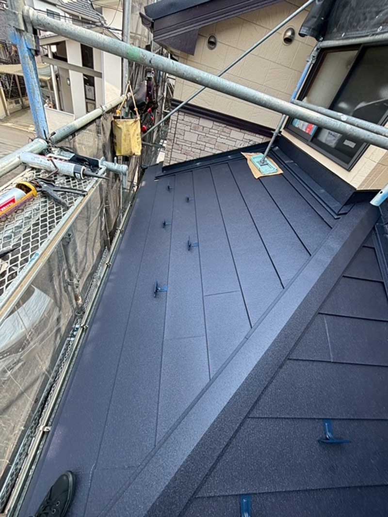 カバー工法施工後の下屋根