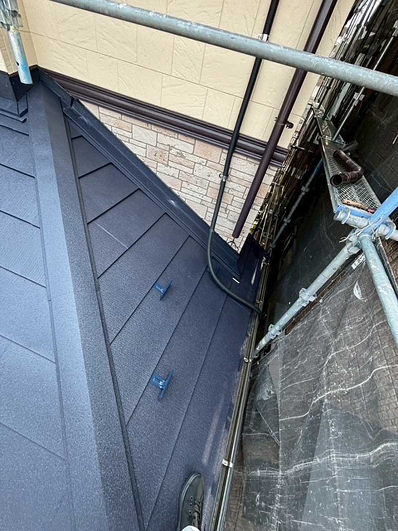 カバー工法施工後の下屋根