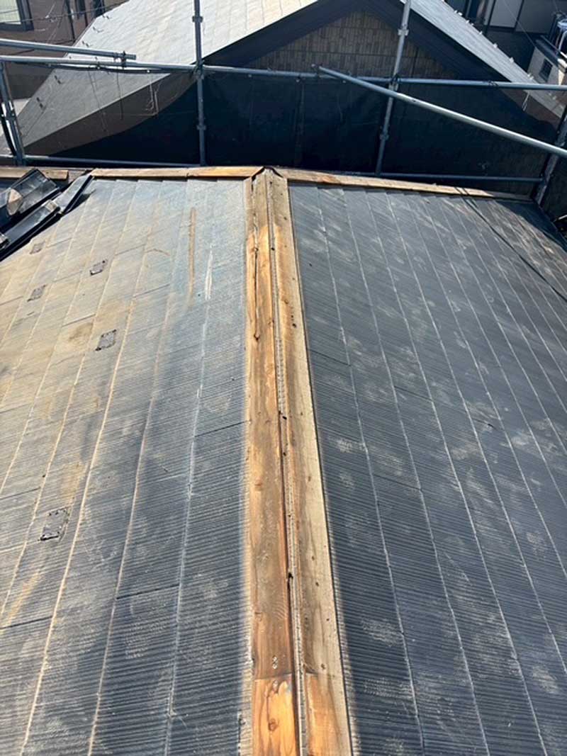 大屋根の棟板金撤去