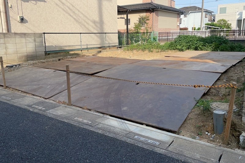 施工前の傾いたブロック塀