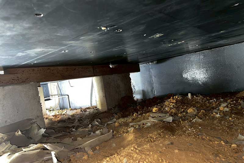 基礎にタックダイン下塗り塗布