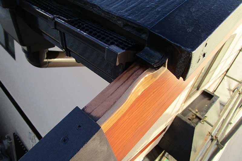 木部の塗装作業