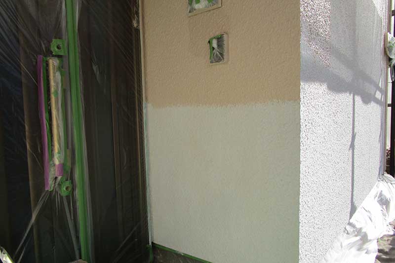 外壁の中塗り作業外壁全体