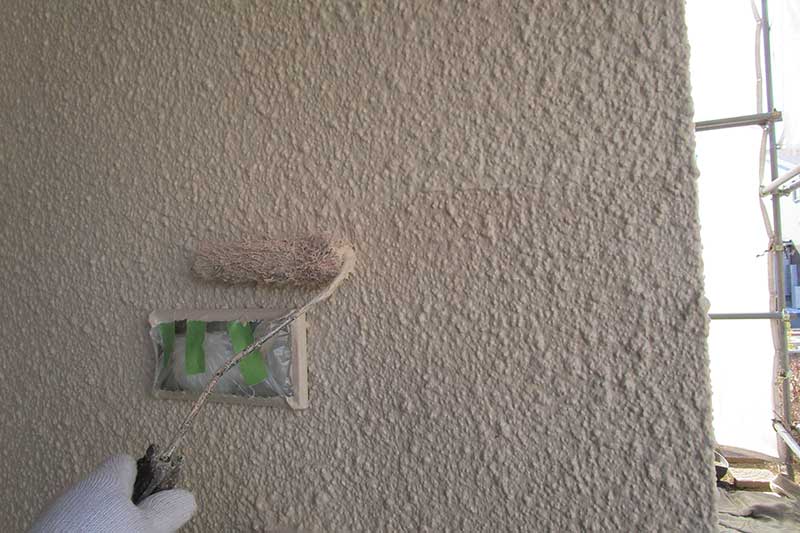 外壁の上塗り作業