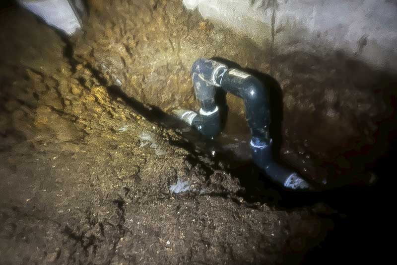 給水管の切り回し作業