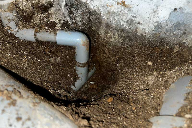 給水管付近の掘削作業