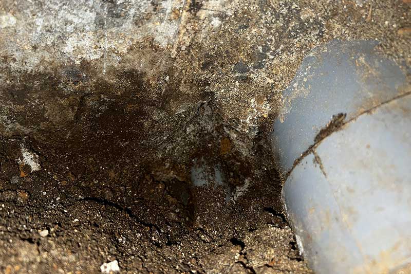 給水管付近の掘削作業